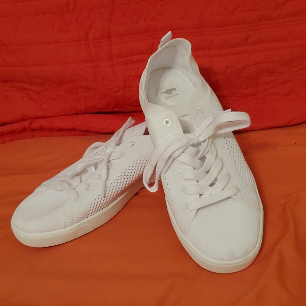 Light weight, breathable casual shoes